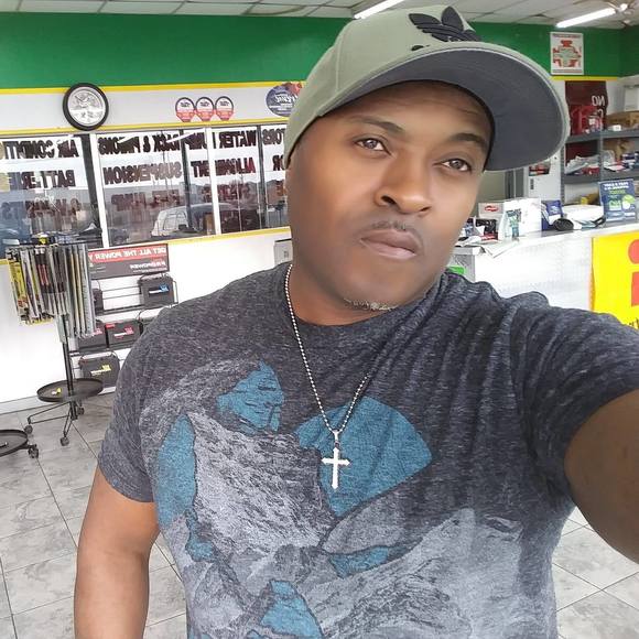 Poshmark profile picture for @yardstick